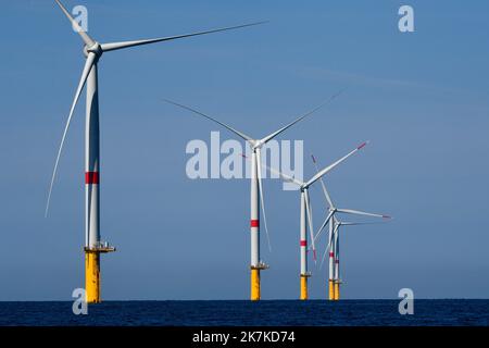 ©PHOTOPQR/OUEST FRANCE/Franck Dubray ; Saint-Nazaire ; 22/09/2022 ; placement du président de la République Emmanuel Macron à Saint-Nazaire consé aux ingénieurs rendus et pour l'inauguration du premier parc éolien en mer français. ? (Photo Franck Dubray) Banque D'Images