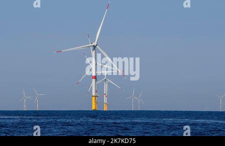 ©PHOTOPQR/OUEST FRANCE/Franck Dubray ; Saint-Nazaire ; 22/09/2022 ; placement du président de la République Emmanuel Macron à Saint-Nazaire consé aux ingénieurs rendus et pour l'inauguration du premier parc éolien en mer français. ? (Photo Franck Dubray) Banque D'Images