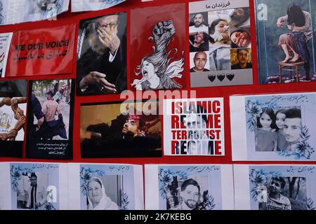 ©PHOTOPQR/LE PARISIEN/Aleister Denni ; ; 25/09/2022 ; Parvis des droits de l'Homme, Trocadéro, Paris XVI, le dimande 25 septembre 2022. Une manifestation est organisée en soutien aux femmes iranennes et pour les libertés du peuple d'Iran. La LICRA appelle à la solidarité et à la mobilisation contre la violence obscurantiste ! This manifestation a lieu a dizaine de jour après le départ de Mahsa Amini, représentée par la police des mœurs iranienne pour 'tenue indécente'. Photo : manifestation LP/Aleister Denni en faveur des femmes iraniennes à Paris sur 25 septembre Banque D'Images