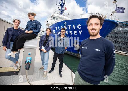 ©PHOTOPQR/NICE MATIN/Camille Dodet ; Marseille ; 28/09/2022 ; Nice matin / PQR / le 28/09/2022 visite du Plastic Odyssey avec Alexandre Dechelotte co fondeur Plastic Odyssey / pendentif trois ans le navire va lutter contre les dechets plastique dans le monde il est amare sur l'esplanade du J4 au pied du Mucem - Plastic Odyssey lance un mission d'exploration dans les zones les plus touchées par la pollution plastique. L'objectif ? Découvrez des solutions pour lutter contre la pollution plastique et expérimentez des modèles innovants à plus petite échelle pour les reproduire dans d'autres territoires. 3 continents, 30 villes – et Banque D'Images