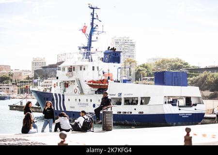 ©PHOTOPQR/NICE MATIN/Camille Dodet ; Marseille ; 28/09/2022 ; Nice matin / PQR / le 28/09/2022 visite du Plastic Odyssey avec Alexandre Dechelotte co fondeur Plastic Odyssey / pendentif trois ans le navire va lutter contre les dechets plastique dans le monde il est amare sur l'esplanade du J4 au pied du Mucem - Plastic Odyssey lance un mission d'exploration dans les zones les plus touchées par la pollution plastique. L'objectif ? Découvrez des solutions pour lutter contre la pollution plastique et expérimentez des modèles innovants à plus petite échelle pour les reproduire dans d'autres territoires. 3 continents, 30 villes – et Banque D'Images