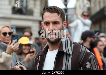 ©Pierre Teyssot/MAXPPP ; 2022 Paris Fashion week S/S 23 invités . Paris, France sur 30 septembre 2022. VIP, modèles et invités arrivée, Simon porte Jacquemus © Pierre Teyssot / Maxppp Banque D'Images