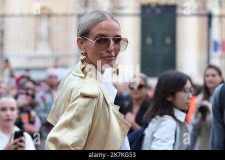 ©Pierre Teyssot/MAXPPP ; 2022 Paris Fashion week S/S 23 invités . Paris, France sur 30 septembre 2022. VIP, modèles et invités arrivée, Leonie Hanne © Pierre Teyssot / Maxppp Banque D'Images