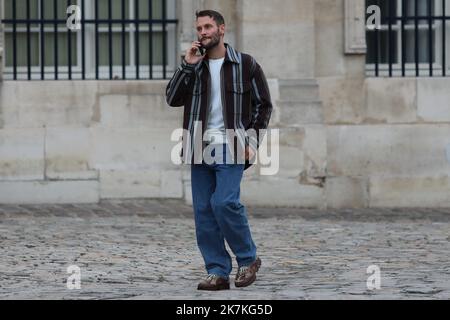 ©Pierre Teyssot/MAXPPP ; 2022 Paris Fashion week S/S 23 invités à Victoria Beckham. Paris, France sur 30 septembre 2022. VIP, modèles et invités arrivée, Simon porte Jacquemus © Pierre Teyssot / Maxppp Banque D'Images