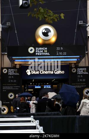 ©François Glories/MAXPPP - 01/10/2022 « Kino Corso », le cinéma avec le tapis vert devant, l'Opernhaus lors du Festival du film de Zurich 18th à Zurich. Suisse. 01 novembre 2022 Banque D'Images