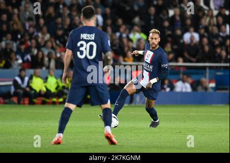 ©Julien Mattia / le Pictorium / MAXPPP - Paris 01/10/2022 Julien Mattia / le Pictorium - 1/10/2022 - France / Ile-de-France / Paris - Neymar Jr et Lionel Messi lors du match entre le Paris Saint-Germain et l'OGC Nice, au Parc des Princes, le 1er octobre 2022 / 1/10/2022 - France / Ile-de-France (région) / Paris - Neymar Jr et Lionel Messi pendant le match entre Paris Saint-Germain et l'OGC Nice, au Parc des Princes, sur 1 octobre 2022 Banque D'Images