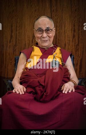 ©Olivier Donnars / le Pictorium/MAXPPP - Labastide-Saint-Georges 13/09/2016 Olivier Donnars / le Pictorium - 13/09/2016 - France / Labastide-Saint-Georges - 13 septembre 2016 : Tenzin GYATSO, 81 ans, 14E DALAÏ LAMA est en visite en France. Paris (75), France. 13 septembre 2016 : Tenzin GYATSO, 81 ans, le DALAÏ LAMA en 14th. Paris (75), France . / 13/09/2016 - France / Labastide-Saint-Georges - 13 septembre 2016 : Tenzin GYATSO, 81 ans, le 14E DALAÏ LAMA. Paris (75), France . Banque D'Images