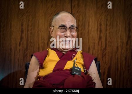 ©Olivier Donnars / le Pictorium/MAXPPP - Labastide-Saint-Georges 13/09/2016 Olivier Donnars / le Pictorium - 13/09/2016 - France / Labastide-Saint-Georges - 13 septembre 2016 : Tenzin GYATSO, 81 ans, 14E DALAÏ LAMA est en visite en France. Paris (75), France. 13 septembre 2016 : Tenzin GYATSO, 81 ans, le DALAÏ LAMA en 14th. Paris (75), France . / 13/09/2016 - France / Labastide-Saint-Georges - 13 septembre 2016 : Tenzin GYATSO, 81 ans, le 14E DALAÏ LAMA. Paris (75), France . Banque D'Images