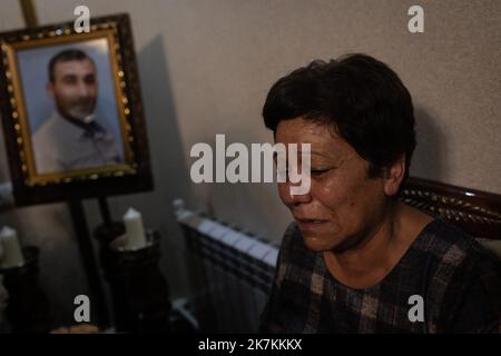 ©Chris Huby / le Pictorium/MAXPPP - Tegh 22/09/2022 Chris Huby / le Pictorium - 22/9/2022 - armenie / syunik / Tegh - Armenie / Village de Tegh - Jour de deuil. Artur, un berger de 34 ans, a ete tue dans les bombardements azeris du 13 septembre (la guerre des deux jours). Son père Mais, sa famille et tous les voiins sont venbus lui rendre un dernier hommage. / 22/9/2022 - Arménie / syunik / Tegh - Arménie / Tegh village - jour de deuil. Artur, un berger de 34 ans, a été tué dans les bombardements azéris de 13 septembre (la guerre de deux jours). Son père Mais, sa famille et tous les voisins c Banque D'Images