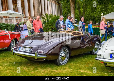 BADEN BADEN, ALLEMAGNE - JUILLET 2019: SUNBEAM-TALBOT noir brun foncé 90 MkII MK2 cabrio roadster 1950 1952, réunion oldtimer à Kurpark. Banque D'Images