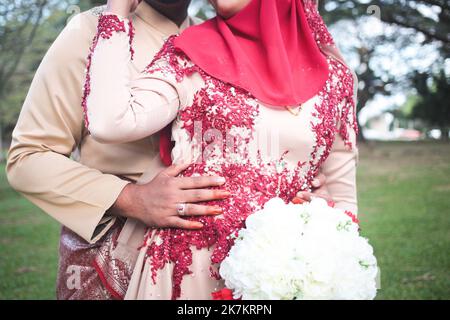 Joyeux couple romantique célébrant leur mariage. Banque D'Images