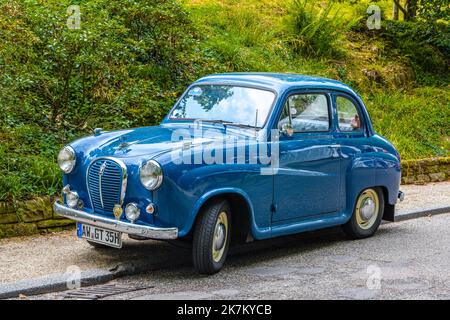 BADEN BADEN, ALLEMAGNE - 2019 JUILLET : petite voiture familiale Blue AUSTIN A30, réunion à Kurpark. Banque D'Images