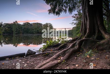 Image panoramique du magnifique et idyllique lac de Bensberg, Bergisch Gladbach, Allemagne Banque D'Images