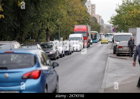 Bucarest, Roumanie - 12 octobre 2022: Congestion routière dans la région de Prelungirea Grencea à Bucarest. Banque D'Images
