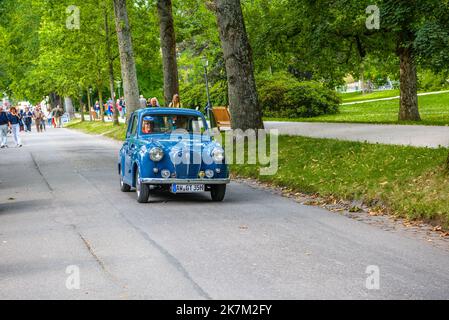 BADEN BADEN, ALLEMAGNE - 2019 JUILLET : petite voiture familiale Blue AUSTIN A30, réunion à Kurpark. Banque D'Images