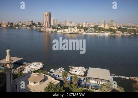 vue sur le nil qui traverse le centre du caire egypte Banque D'Images