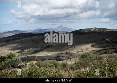 Paysage sicilien dans la lumière et l'ombre, Italie Banque D'Images