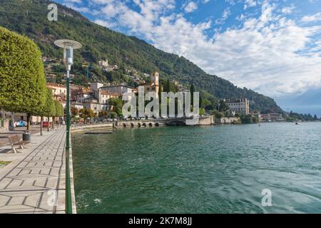 Ville de Gravedona ed Uniti sur le lac de Côme avec promenade et Palazo Gallio Banque D'Images