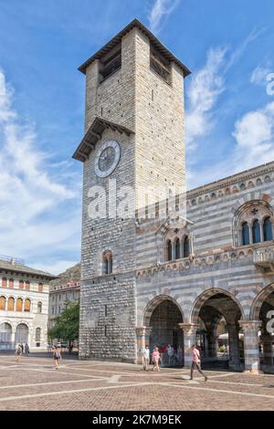 Clocher de la cathédrale de Côme. Duomo di Como ou la Tour d'horloge Cattedrale di Santa Maria Assunta. Banque D'Images