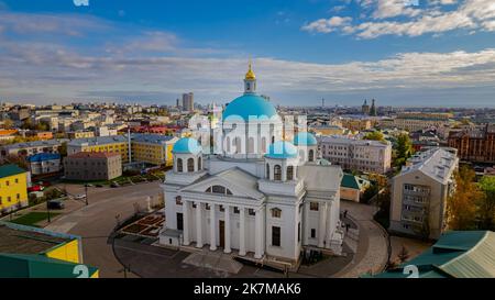 Cathédrale de l'icône Kazan de la mère de Dieu. Kazan, Tatarstan. Russie. Territoire du monastère Kazan Bogoroditsky. Vue de dessus, panorama urbain Banque D'Images