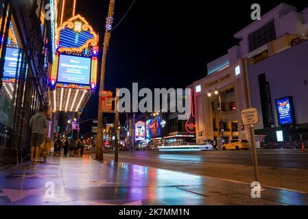 Hollywood Walk of Fame. Le quartier des théâtres, une célèbre attraction touristique la nuit. Banque D'Images