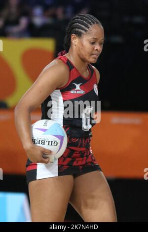 Janeisha CASSIMY, de Trinidad & Tobago, dans le netball féminin entre la Barbade et Trinité & Tobago lors des Jeux du Commonwealth 2022 au NEC, Birmingham. Banque D'Images