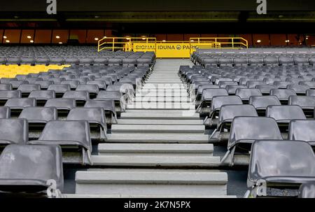 Aux tribunes de signal Iduna Arena - le terrain de jeu officiel du FC Borussia Dortmund Banque D'Images