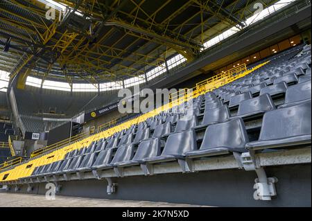 Aux tribunes de signal Iduna Arena - le terrain de jeu officiel du FC Borussia Dortmund Banque D'Images