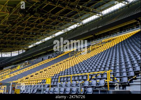 Aux tribunes de signal Iduna Arena - le terrain de jeu officiel du FC Borussia Dortmund Banque D'Images