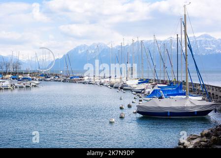 Port de plaisance de Lausanne sur le lac Léman dans les Alpes suisses, Suisse Banque D'Images