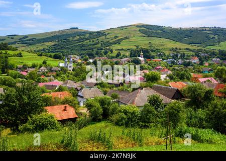 Nyzhni Vorota, un village typique de la région rurale de Transcarpathia en Ukraine Banque D'Images