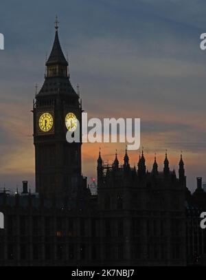 Tour Big Ben et palais de Westminster, au crépuscule, Londres, Angleterre, Royaume-Uni, SW1A 0AA Banque D'Images