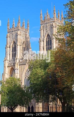 York Minster tours, cathédrale, et église métropolitique de Saint Peter, ville de York, Yorkshire, Angleterre, Royaume-Uni, YO1 6GD Banque D'Images