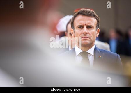 Paris, France. 18th octobre 2022. Le président français Emmanuel Macron lors d'une cérémonie d'hommage aux anciens combattants de la guerre d'Algérie, à l'Hôtel National des Invalides, à Paris, en France, sur 18 octobre 2022. Photo par Romain Gaillard/Pool/ABACAPRESS.COM crédit: Abaca Press/Alay Live News Banque D'Images