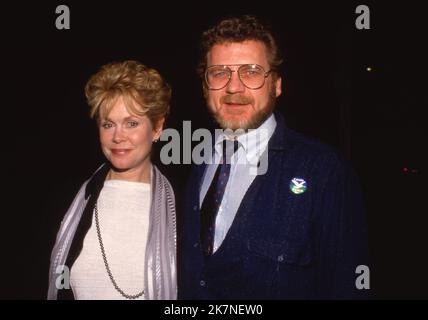 Elizabeth Montgomery et Robert Foxworth Circa 1990 crédit: Ralph Dominguez/MediaPunch Banque D'Images