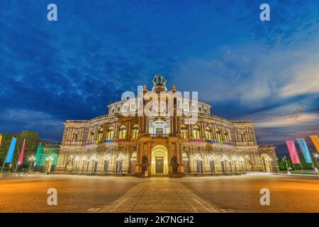 Dresde Allemagne, ville de nuit à l'Opéra (Semperoper) Banque D'Images