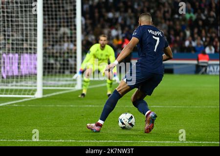 Julien Mattia / le Pictorium - PSG - Marseille - 16/10/2022 - France / Ile-de-France (région) / Paris - Kylian MBappe pendant le match du 11 Banque D'Images