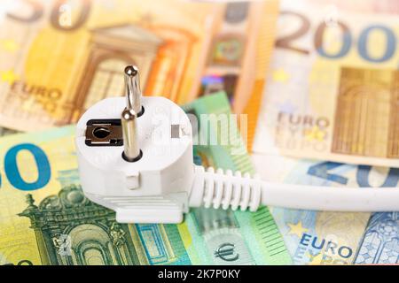 Coût de l'énergie prix de l'électricité photo symbolique avec cordon d'alimentation ligne de câble Banque D'Images