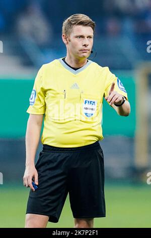 Mannheim, Allemagne. 18th octobre 2022. Football: Coupe DFB, SV Waldhof Mannheim - 1. FC Nürnberg, 2nd tours, stade Carl-Benz. Arbitre Christian Dingert gestes. Credit: Uwe Anspach/dpa - Nutzung nur nach schriftlicher Vereinbarung mit der dpa/Alay Live News Banque D'Images