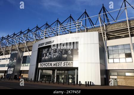 Derby, Angleterre, 18th octobre 2022. Vue générale du stade avant le match Papa Johns Trophy au Pride Park Stadium, Derby. Le crédit photo doit être lu : Darren Staples / Sportimage Banque D'Images