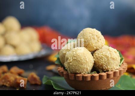 Churma Ladoo atta laddoo farine de blé laddu à base de ghee et de jaggery ou de sucre Banque D'Images