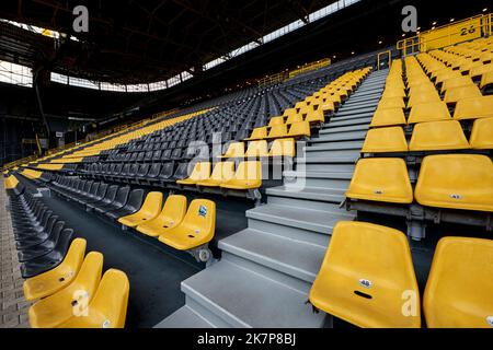 Sur les tribunes de signal Iduna Arena - le terrain de jeu officiel du FC Borussia Dortmund, Allemagne Banque D'Images