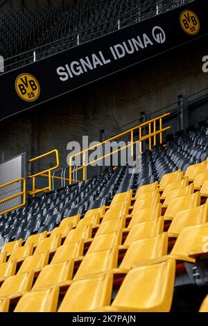 Aux tribunes de signal Iduna Arena - le terrain de jeu officiel du FC Borussia Dortmund, Allemagne Banque D'Images