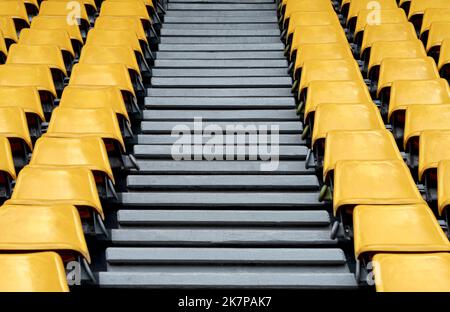 Aux tribunes de signal Iduna Arena - le terrain de jeu officiel du FC Borussia Dortmund, Allemagne Banque D'Images