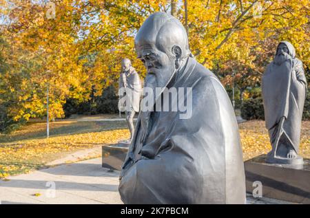 Statue de Laozi au jardin de philosophie de Gellert Hill (par Nandor Wagner, 1997) - Budapest, Hongrie Banque D'Images