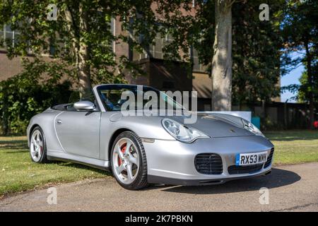 2003 Porsche 911 Carrera 4S 'RX53 WMV' en exposition à l'assemblage Poster Cars & Supercars au Bicester Heritage Centre le 24th septembre 2022 Banque D'Images