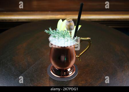 Mules froides de Moscou - bière de gingembre, lime et vodka. Banque D'Images