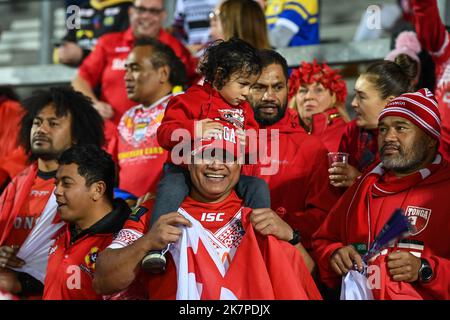 St Helens, Royaume-Uni. 18 octobre 2022. Les fans de Tonga devant la coupe du monde de Rugby League 2021 Match Tonga contre la Papouasie-Nouvelle-Guinée au stade Totally Wicked, St Helens, Royaume-Uni, 18th octobre 2022 (photo de Craig Thomas/News Images) Credit: News Images LTD/Alay Live News Banque D'Images