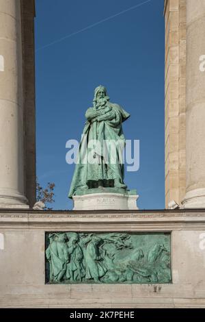 Bela IV de Hongrie Statue dans le Millenium Monument à la place des héros - Budapest, Hongrie Banque D'Images