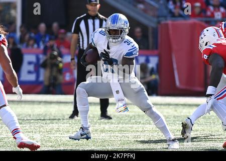 Foxborough, Massachusetts, États-Unis. 9th octobre 2022. Massachusetts, États-Unis; Detroit Lions en arrière Jamaal Williams (30) avec le ballon lors d'un match contre les New England Patriots à Foxborough, Massachusetts. Eric Canha/CSM/Alamy Live News Banque D'Images